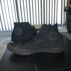 NWOT UNISEX All black CONVERSE high tops